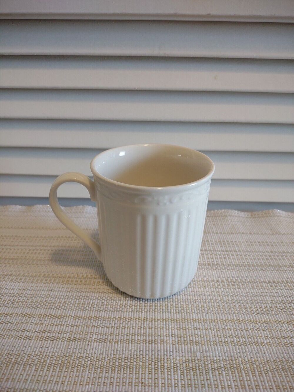 Mikasa Italian Countryside 11.5 oz Ribbed White Stoneware Coffee Tea Mug